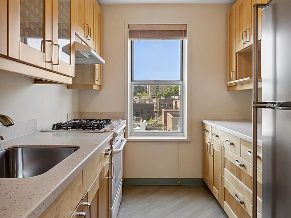 5th image of 66 Overlook Ter APT 8B