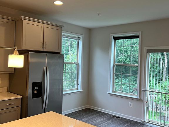 3rd image of 8215 Hollow Ct