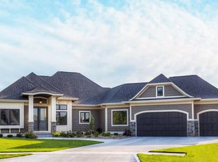 8029 NW 104th Ct, Johnston, IA 50131