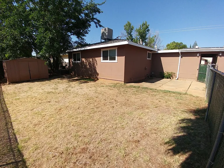2801 Shasta View Dr — Photo 12