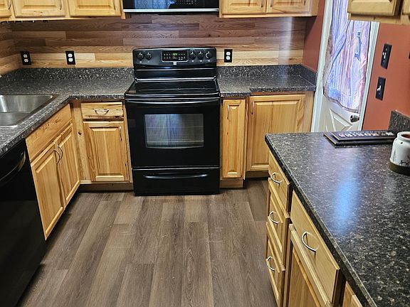 3rd image of 1112 Ferris St