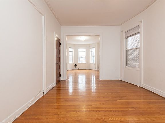5th image of 9 Laidlaw Ave #2