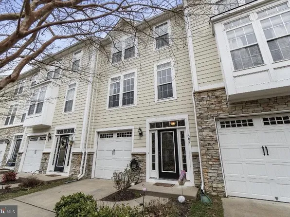 305 Monroe Point Dr, Colonial Beach, VA 22443