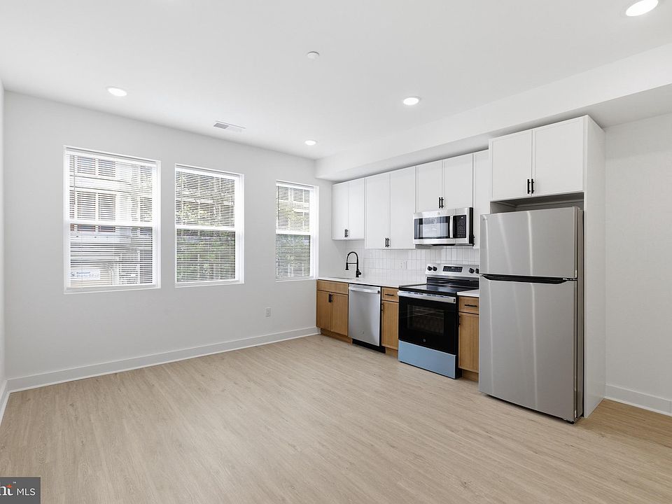 1st image of 4021 Brown St #3