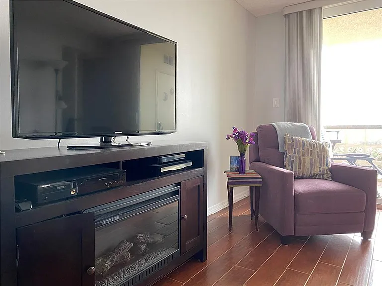 9 Forbes Pl #405 — Photo 9