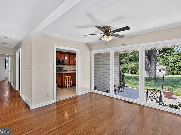 4th image of 130 Acorn Dr