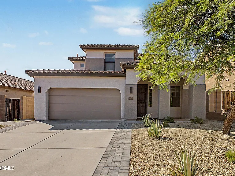 7062 W Andrew Ln — Photo 2