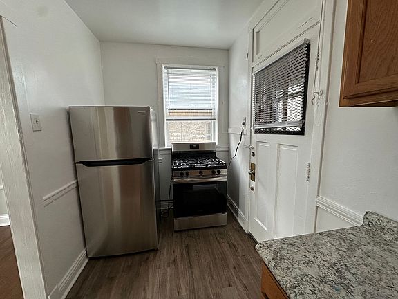 4th image of 7018 N Sheridan Rd #3G