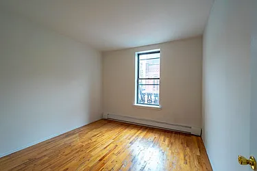 Rented by New York Casas Ltd.