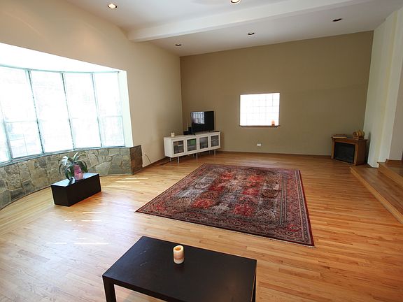 2nd image of 3325 N Oconto Ave