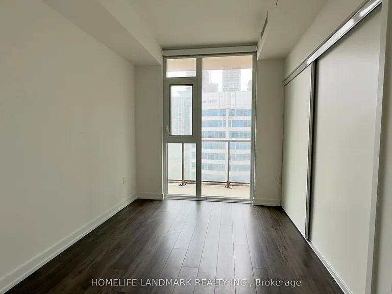 33 Helendale Ave #809 — Photo 5