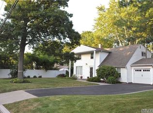 11 Pine St, Port Jefferson Station, NY 11776