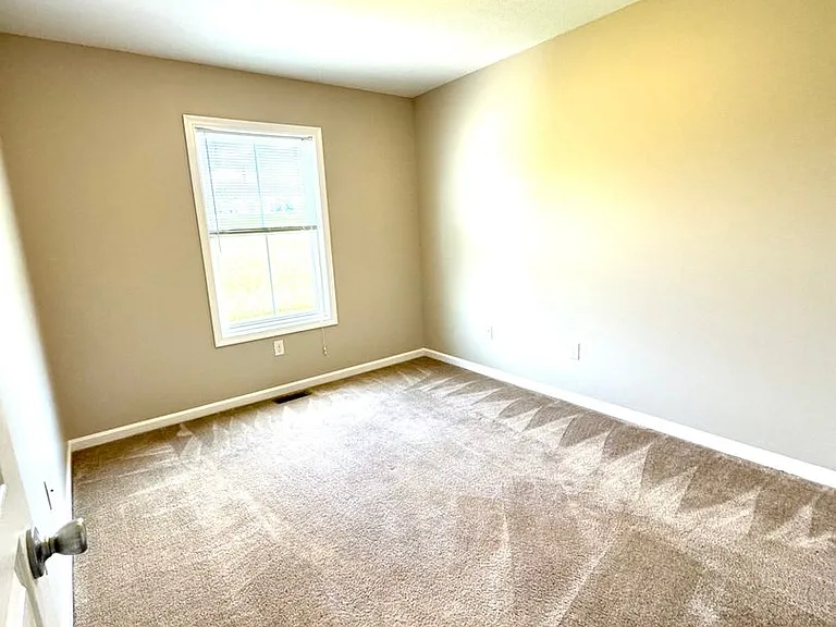 433 Leslie Ct — Photo 11
