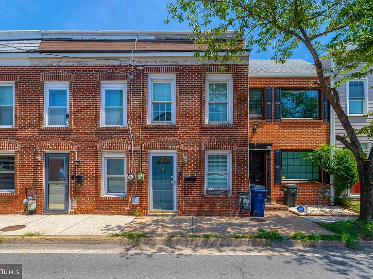 619 N Henry St — Photo 1