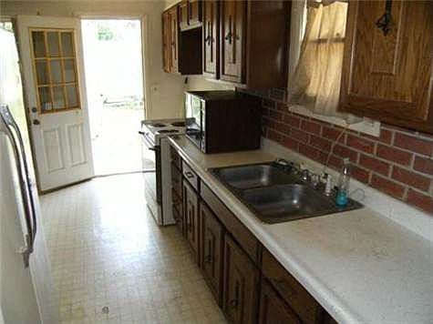 5th image of 2237 Elizabeth Ave