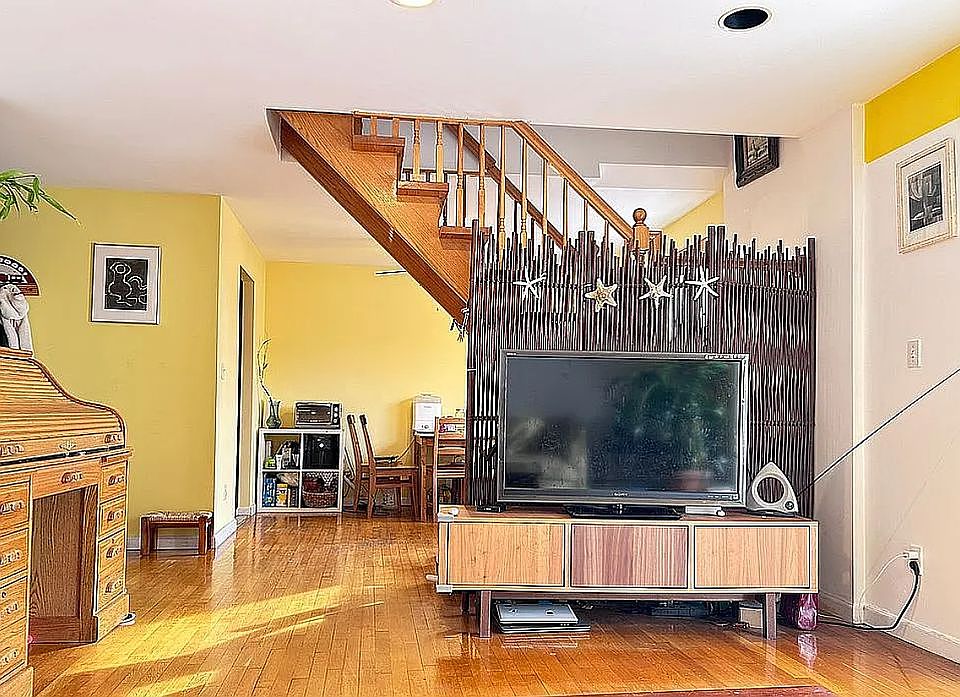 1st image of 1460 W 5th St APT B1