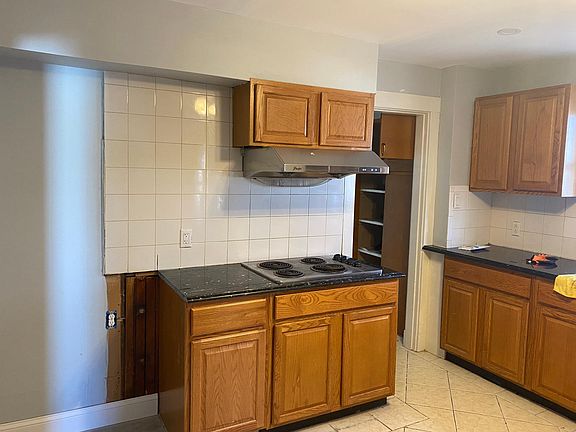 5th image of 130 Billings St