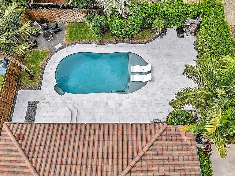 1740 Poinsettia Dr — Photo 39