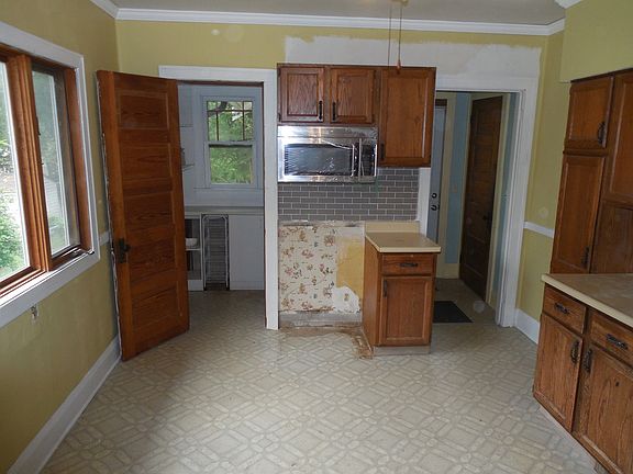 5th image of 1910 12th Ave