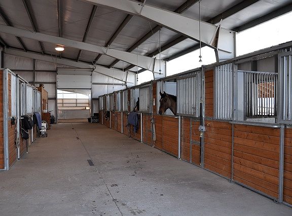 8 Stall barn