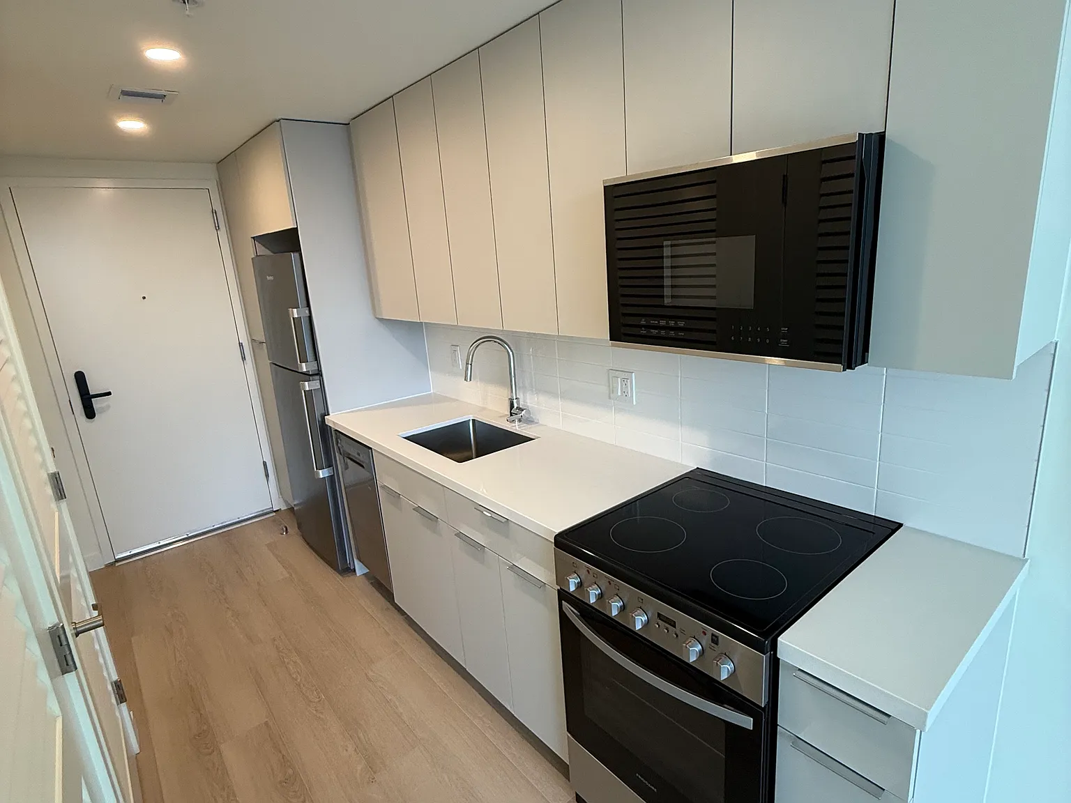 Studio, 410 sqft, $1,850 — Photo 2
