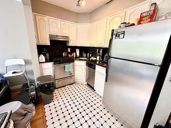 3rd image of 468 17th St #2C
