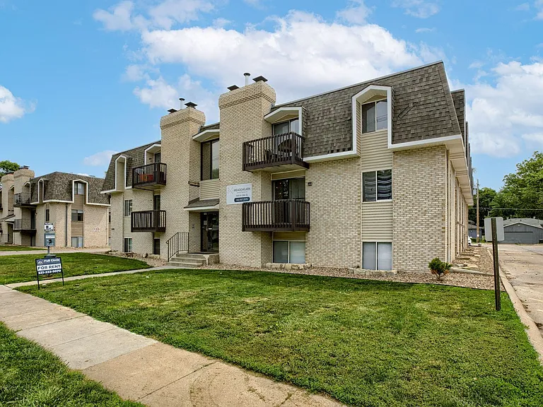 Meadowlark Apts — Photo 24