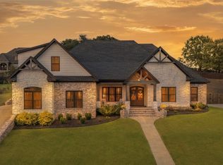 962 Fireside Dr, Prattville, AL 36067