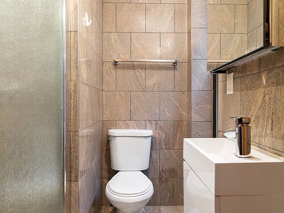 5th image of 203 E 14th St #4