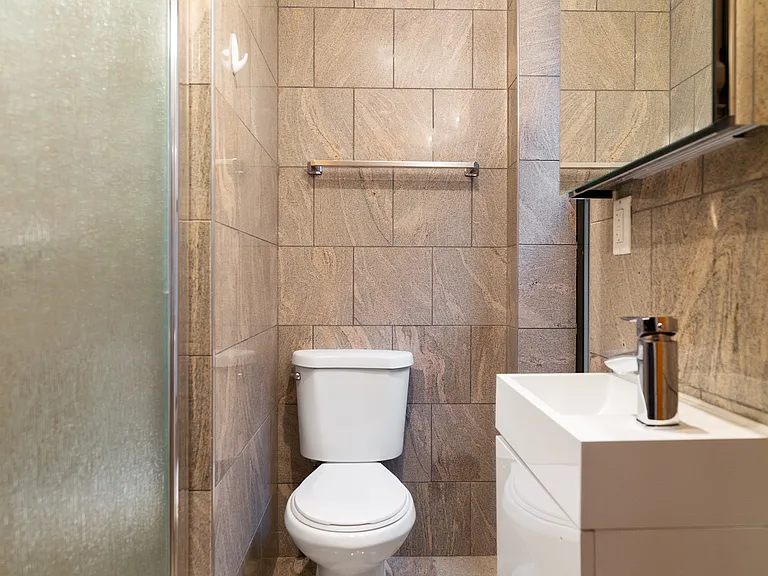 203 E 14th St #4 — Photo 5