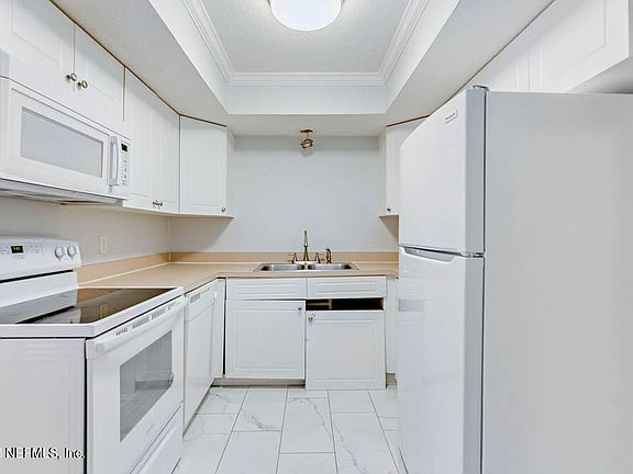 2nd image of 6552 LA MIRADA Drive #5