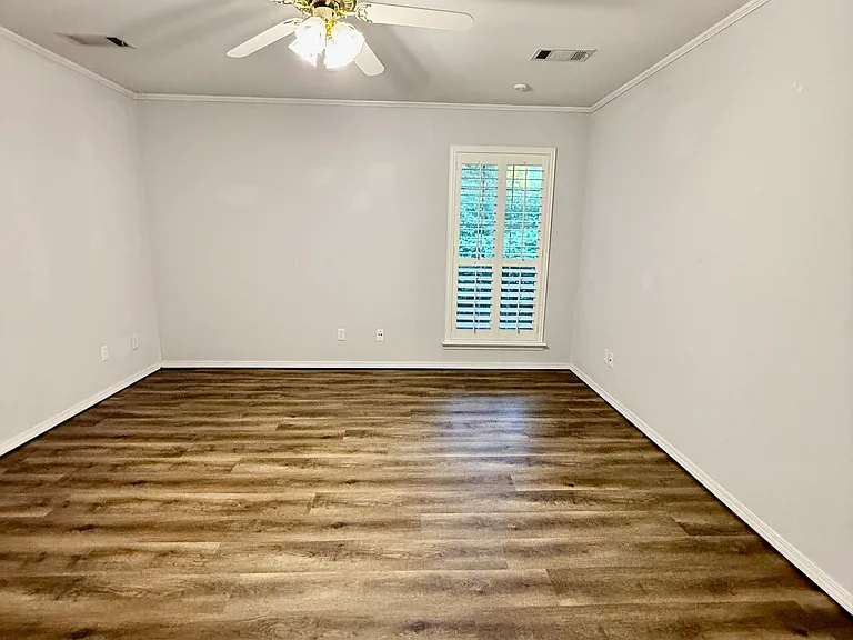Second bedroom.