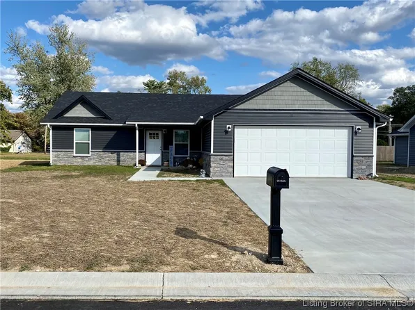 1204 Ironwood Pass Avenue, Scottsburg, IN 47170