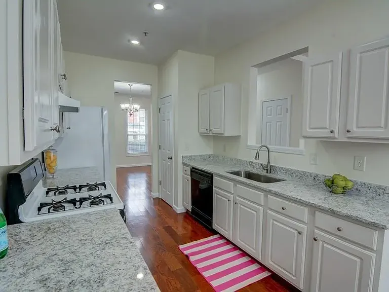2619 Avery Park Cir — Photo 6