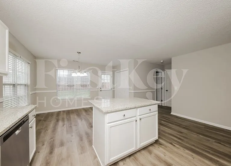 4944 Lighthouse Ct — Photo 8