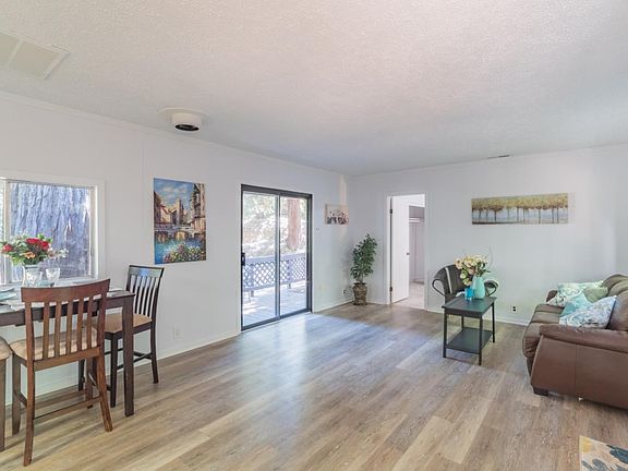 4th image of 17969 Oak Dr