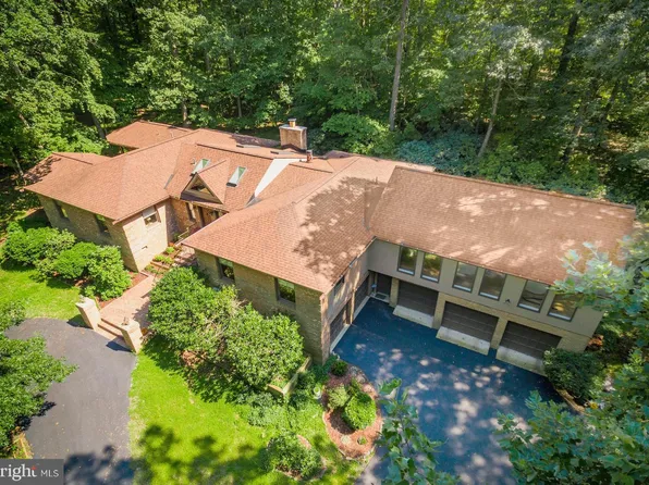 951 Captain Hickory Dr, Great Falls, VA 22066