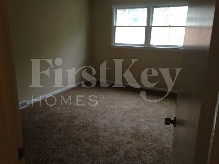 817 Rose Ln — Photo 16