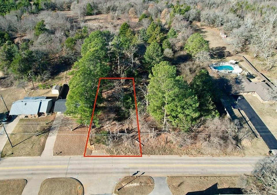 1st image of 1 S Lillis Ln