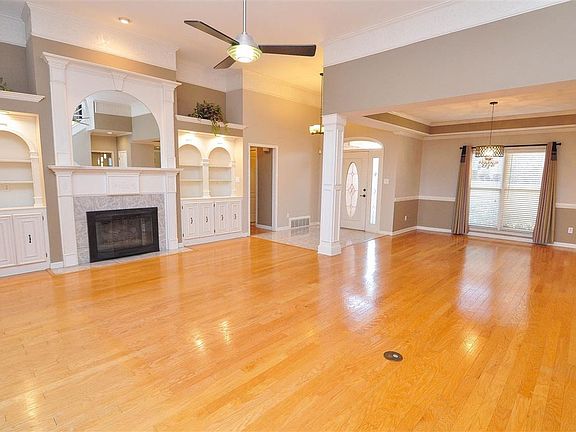 3rd image of 7605 Thorn Tree Ln
