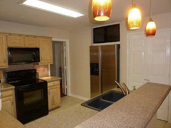 5th image of 140 Baird Cir
