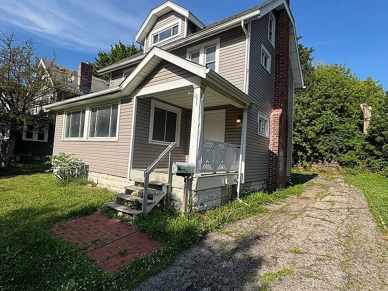 1163 Pondview Ave — Photo 2