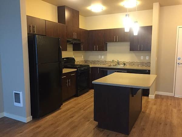 1st image of 975 NE Discovery Dr Unit 307