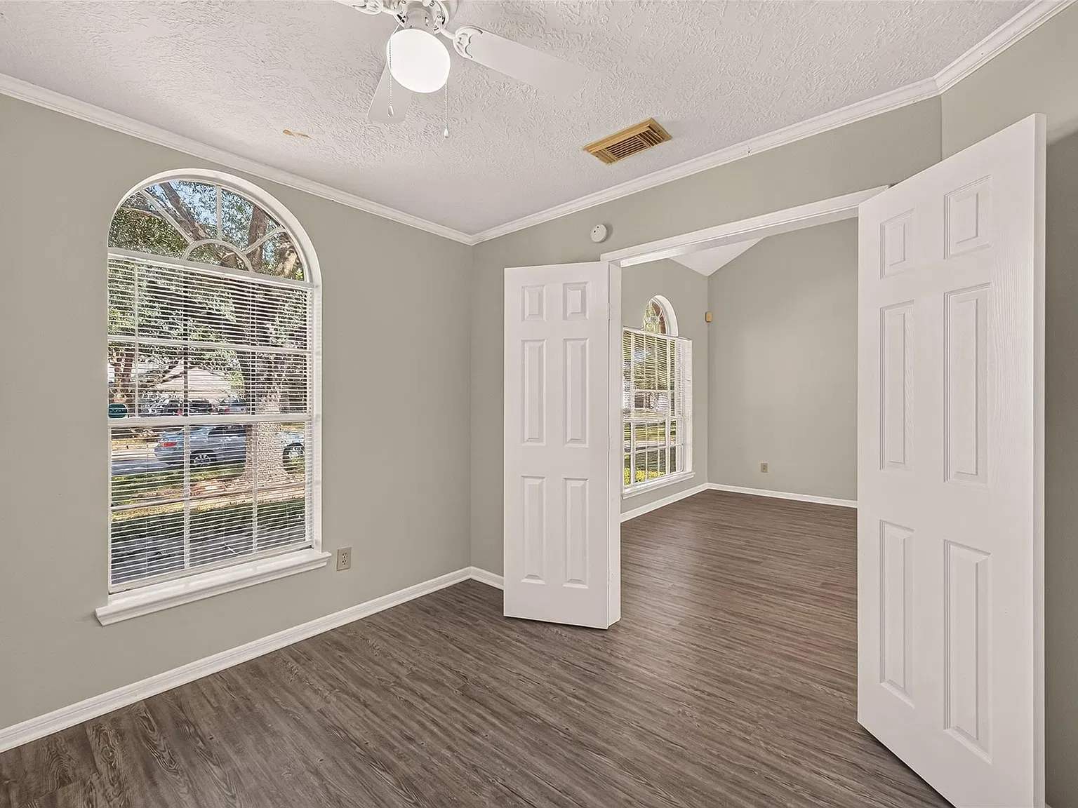3 bed, 2.5 bath, 2046 sqft, $2,195 — Photo 4