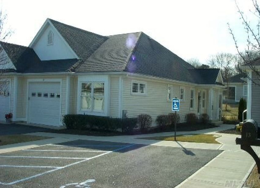 1st image of 12 White Oak Ct