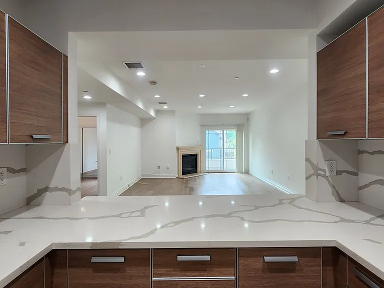 147 S Doheny Dr #102 — Photo 6