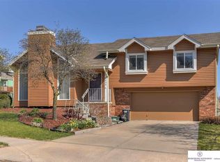 15428 Locust St, Omaha, NE 68116