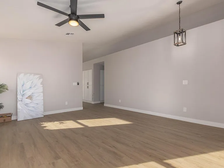8635 W Paradise Ln — Photo 15