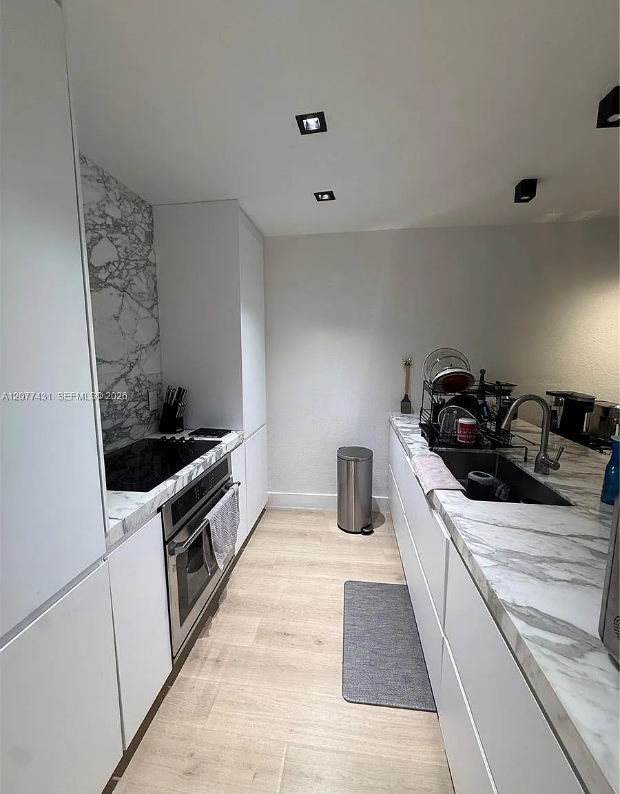 Dadeland Capri Condo — Photo 3