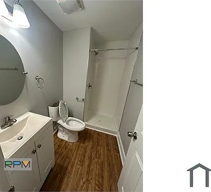 2414 Baker St — Photo 8